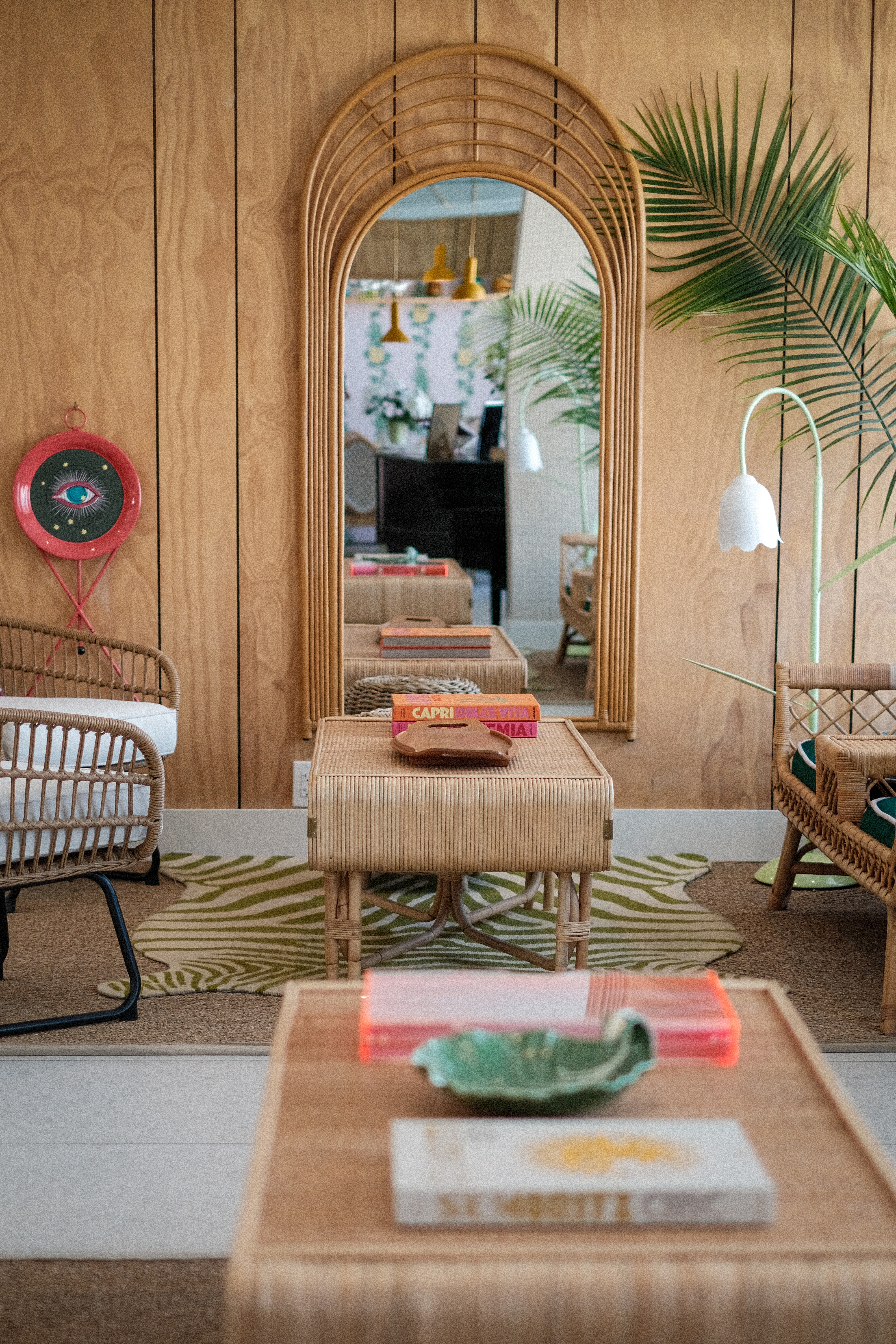 Warm arch mirror room